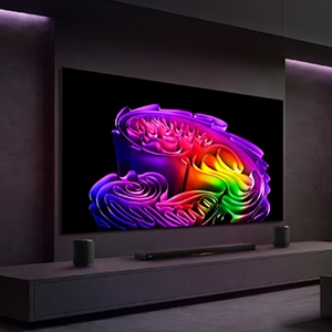 어두운 거실에 올레드 TV 배치