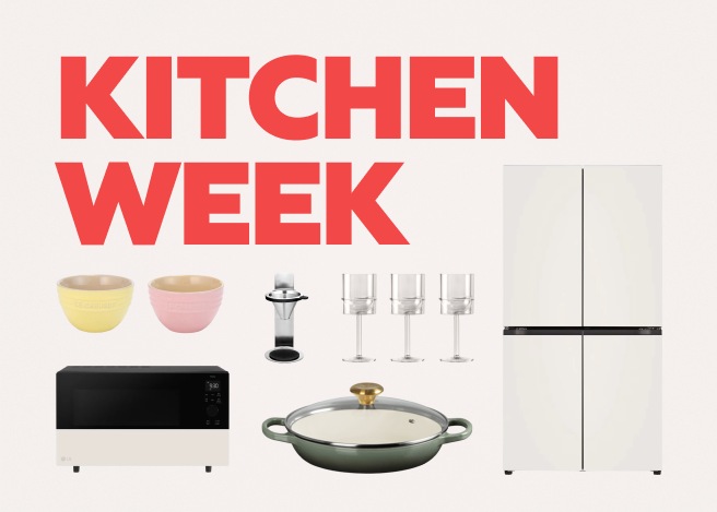 밝은 배경 빨간색 ‘KITCHEN WEEK’와 그릇·와인잔·텀블러·디오스 냉장고·디오스 광파오븐·냄비가 배치되어 있습니다